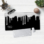 Alfrombrillas De Escritorio Monograma de goteo metálico cromado de plata negra<br><div class="desc">Gigantesco Black and Silver Chrome Metallic Drips Monograma Mouse Pad Desk Mat con nuestros modernos goteos cromados en moda lux plateado sobre un fondo negro moderno. Póngase en contacto con nosotros en cedarandstring@gmail.com si necesita ayuda con el diseño o productos de coincidencia.</div>
