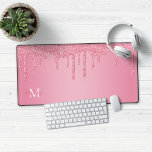 Alfrombrillas De Escritorio Monograma del Purpurina de espuma rosada de Rubor<br><div class="desc">Girly Rubor Pink Sparkle Purpurina Drips Monograma Mouse Pad Desk Mat con nuestro moderno purpurina de imitación gotea en oro rosa/rosa de color rosa sobre un fondo rosa dulce. Póngase en contacto con nosotros en cedarandstring@gmail.com si necesita ayuda con el diseño o productos de coincidencia.</div>