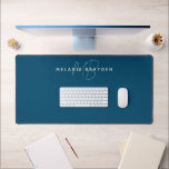 Alfrombrillas De Escritorio Monograma Minimalista azul verde azulado<br><div class="desc">Verde azulado Blue Minimalista Monogram Desk Mat en escritura y letra simple.</div>