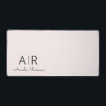 Alfrombrillas De Escritorio Monograma rosa personalizado<br><div class="desc">Transforme su espacio de trabajo con nuestra alfombra personalizada de mesa de Monograma Rosa Pastel. Esta elegante alfombra de escritorio presenta un suave diseño rosa pastel, con su nombre y inicial personalizado, que ofrece elegancia y practicidad. Proteja la superficie de su escritorio y añada un toque de encanto personalizado a...</div>