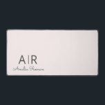 Alfrombrillas De Escritorio Monograma rosa personalizado<br><div class="desc">Transforme su espacio de trabajo con nuestra alfombra personalizada de mesa de Monograma Rosa Pastel. Esta elegante alfombra de escritorio presenta un suave diseño rosa pastel, con su nombre y inicial personalizado, que ofrece elegancia y practicidad. Proteja la superficie de su escritorio y añada un toque de encanto personalizado a...</div>