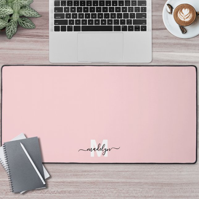 Alfrombrillas De Escritorio Monograma rosa Rubor (Blush Pink Monogram Desk Mat)