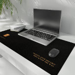 Alfrombrillas De Escritorio Nombre de cita motivadora de cuero negro personali<br><div class="desc">Las iniciales monogramas y el nombre moda de lujo personalizada de cuero negro y cobre metálico de oro (IMPRESIONADO, NO REAL CUERO O RELIEVE METALIZADO METÁLICO) tapicería con una inspiradora cita motivacional o tu texto. Puede ser un gran regalo para un estudiante, graduado o gerente de negocios para Navidades, cumpleaños...</div>