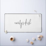 Alfrombrillas De Escritorio Nombre de script informal Blanco plano<br><div class="desc">Nombre de guión informal Blanco plano. La simplicidad moderna que puedes personalizar fácilmente con tu nombre. Se puede cambiar a cualquier color mediante la opción Editar más adelante.</div>