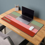 Alfrombrillas De Escritorio Nombre del patrón de rayas rojas rosadas de color<br><div class="desc">Mejore su área de trabajo con la alfombra Sage Green, Brown, Rubor Pink y Red Stripes Pattern Name Desk. Esta alfombra de escritorio presenta un diseño elegante a rayas en tonos cálidos y tierra y le aporta un toque moderno y personalizado a su escritorio. Perfecto para oficinas en el hogar,...</div>