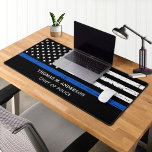 Alfrombrillas De Escritorio Oficial de Policía Personal Delgado de la Línea Az<br><div class="desc">Delgado Mat de la Oficina de Policía de la Línea Azul - Bandera estadounidense con colores de la bandera de la policía, vintage diseño negro y azul. Personaliza con el nombre de los oficiales de policía. Esta alfombra personalizada para oficiales de policía es perfecta para los departamentos de policía y...</div>