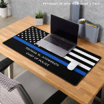 Alfrombrillas De Escritorio Oficial de Policía Personalizado Línea Azul Delgad<br><div class="desc">Delgado Mat de la Oficina de Policía de la Línea Azul - Bandera estadounidense con colores de la bandera de la policía, diseño moderno negro y azul. Personaliza con el nombre de los oficiales de policía. Esta alfombra personalizada para oficiales de policía es perfecta para los departamentos de policía y...</div>