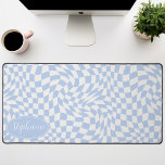 Alfrombrillas De Escritorio Onda retro: tablero de cheques azul ondulado moder<br><div class="desc">Elevar su espacio de trabajo con esta moderna alfombra de escritorio personalizada de patrón de tablero de ajedrez. Esta alfombra presenta un giro juguetón en un tablero de ajedrez clásico, que se le ha dado vida con un patrón ondulado de olas en tonos azules y crema. La característica personalizada ofrece...</div>