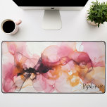 Alfrombrillas De Escritorio Ondas líquidas de oro rosado y negro personalizada<br><div class="desc">Dando a conocer nuestra alfombra de Olas Líquidas de Oro, Negro y Rosa personalizada. Este diseño cautivador muestra un patrón abstracto de ondas fluidas en una elegante armonía de tonos negros, rosas y dorados. El contraste llamativo crea un ambiente lujoso, mientras que la característica personalizada añade un toque único a...</div>
