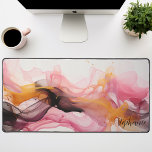 Alfrombrillas De Escritorio Oro rosado negro Resumen Olas líquidas personaliza<br><div class="desc">Dando a conocer nuestra alfombra de Olas Líquidas de Oro, Negro y Rosa personalizada. Este diseño cautivador muestra un patrón abstracto de ondas fluidas en una elegante armonía de tonos negros, rosas y dorados. El contraste llamativo crea un ambiente lujoso, mientras que la característica personalizada añade un toque único a...</div>