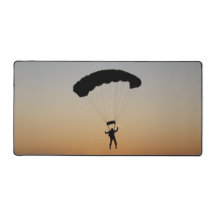 Paracaídas de Skydiver en Sunset Sky Diver