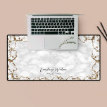 Alfrombrillas De Escritorio Purpurina de oro Marble Elegante Patrón Nombre com<br><div class="desc">Con esta elegante alfombra de mármol blanco y purpurina dorado, con colores dorados falsos, un elegante fondo de mármol y un espacio para su nombre o nombre de negocios, aporta un toque de sofisticación a su espacio. Utilice esta elegante alfombra de escritorio para su pequeña empresa, oficina de la empresa...</div>