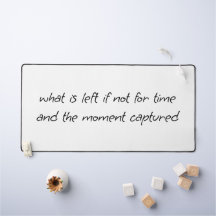 Qué es la alfombra de la mesa izquierda