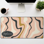 Alfrombrillas De Escritorio Retro Moderno Resumen Marble Swirl Oro Rosado Negr<br><div class="desc">Sumérjase en una danza de colores con nuestro Abstract Retro Moderno Patrón de Ola de Mármol Líquido. Evocando la fluidez dinámica de las superficies de mármol y la encantadora estética del diseño retro-moderno, este patrón es una fiesta para los ojos. Una sinfonía de colores vibrantes gira y fluye en movimientos...</div>