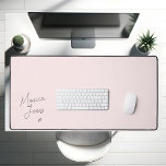 Alfrombrillas De Escritorio Sencillo guión de seña de seña de seña de seña con<br><div class="desc">Desk Mat presenta un dúo de fuentes de caligrafía moderna y un elegante tipo de letra serif.</div>