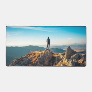 Alfrombrillas De Escritorio Sobre unas majestuosas rocas otoñales