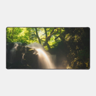 Alfrombrillas De Escritorio Sol brillando en una cascada mágica