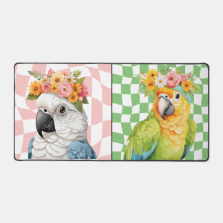 Alfrombrillas De Escritorio un loro de la corona floral con un fondo a cuadros
