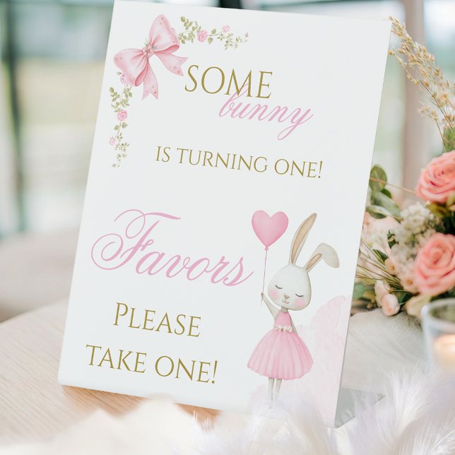 Algún Conejito Cumple Un Año Señal de Favor Coquet (Some Bunny is Turning One Table Sign. Please Take One favor sign for bunny 1st birthday party.)