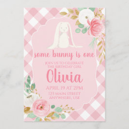 Algunos Bunny Birthday Invitación floral y rosa
