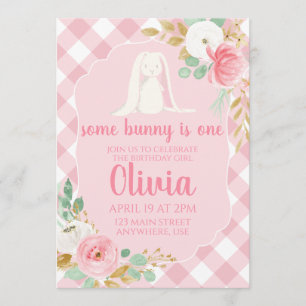 Algunos Bunny Birthday Invitación floral y rosa