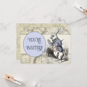 Alicia de conejo blanco en la invitación de los Re