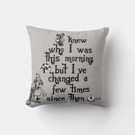 Alicia en el Cojín decorativo del país de las mara