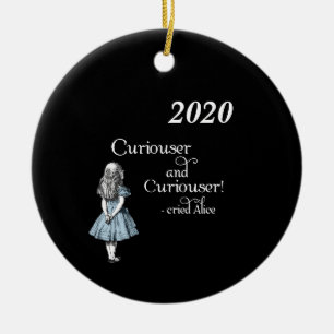 Alicia en el ornamento de árbol de Curiouser 2020