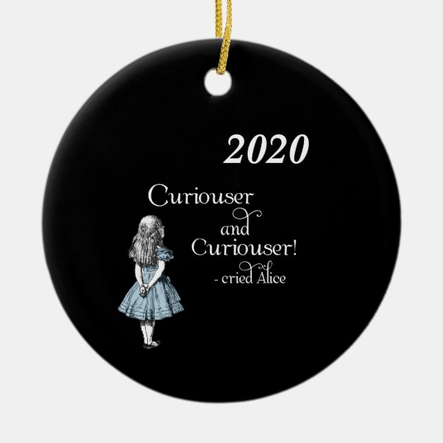 Alicia en el ornamento de árbol de Curiouser 2020 (Frente)