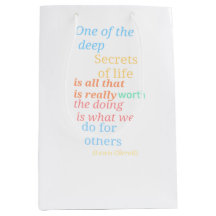 Alicia en la bolsa de regalo con tema de maravilla