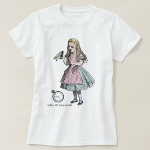 Alicia en la camiseta de Wonderland