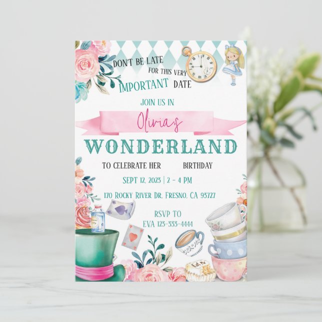 Alicia en la invitación de cumpleaños del Chica Wo (Anverso de pie)