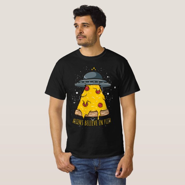Alien cree en camiseta pizza (Anverso completo)