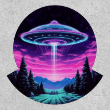 Alien Spaceship Retro Futurista