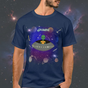 Alienígena en una nave espacial con camiseta de Nu
