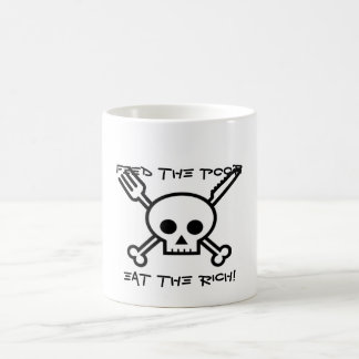 Alimente a los pobres comen la taza de café rica