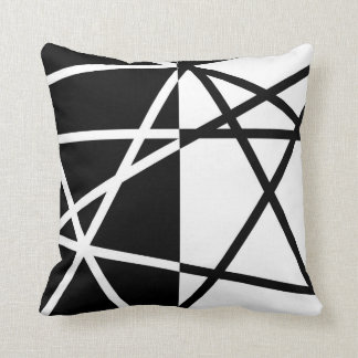 Almohada abstracta blanco y negro