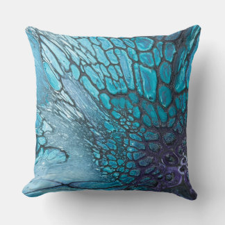 Almohada abstracta en azules y verdes