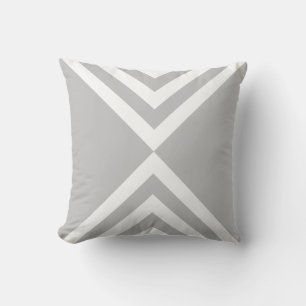 Almohada abstracta gris y blanca a rayas