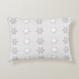 Almohada acentuada de copos de nieve blancos y gri