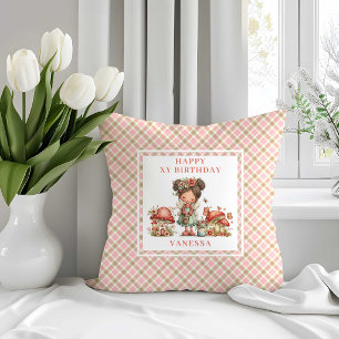 Almohada adorable de cumpleaños con flores rosadas