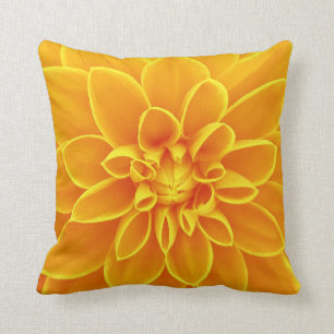 Almohada amarilla de la flor