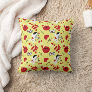 almohada amarilla para El día de San Valentín