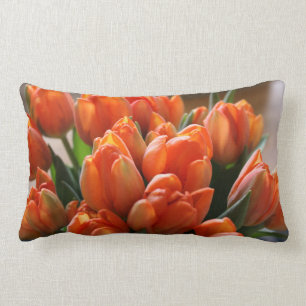 Almohada anaranjada del tulipán