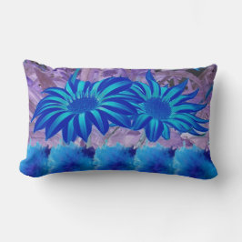 Almohada azul con flores