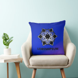 Almohada azul con un diseño geométrico