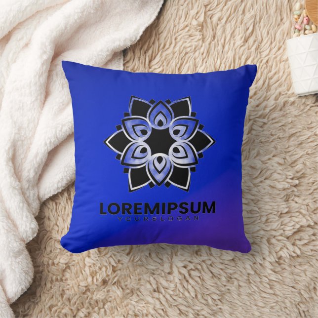 Almohada azul con un diseño geométrico (Manta)