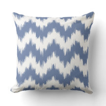 Almohada AZUL de Ikat Chevron de la SERENIDAD