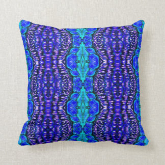 almohada azul del modelo