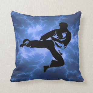 Almohada azul del relámpago del hombre de los